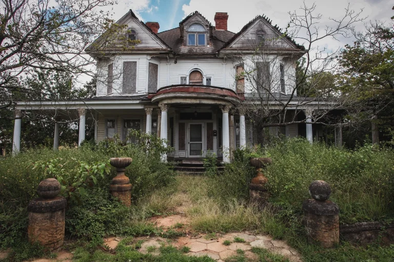 Abandoned Queen Anne-style Home Built circa 1900