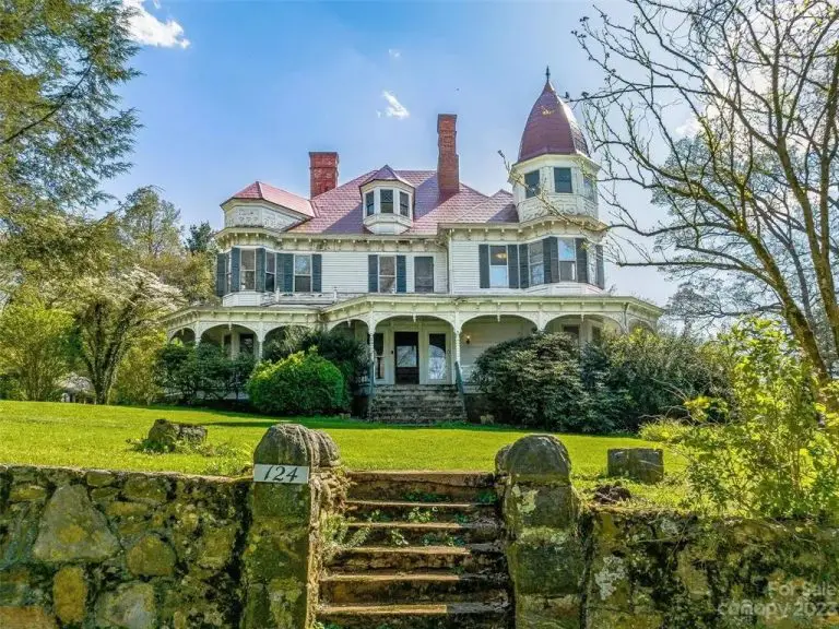 Queen Anne-Architecture In Western North Carolina For $965,000