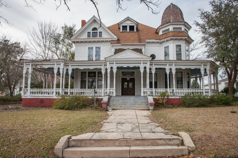 Abandoned JUDGE A. E. SINGLETON MANSION Built Between 1900 and 1903