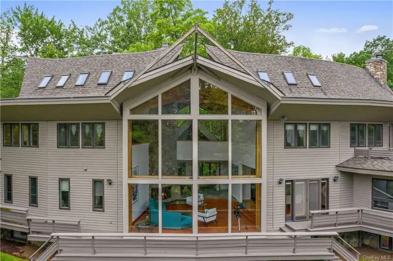 Beautiful $2.49M Roy Johnson-Designed Modern Retreat in Armonk, New York