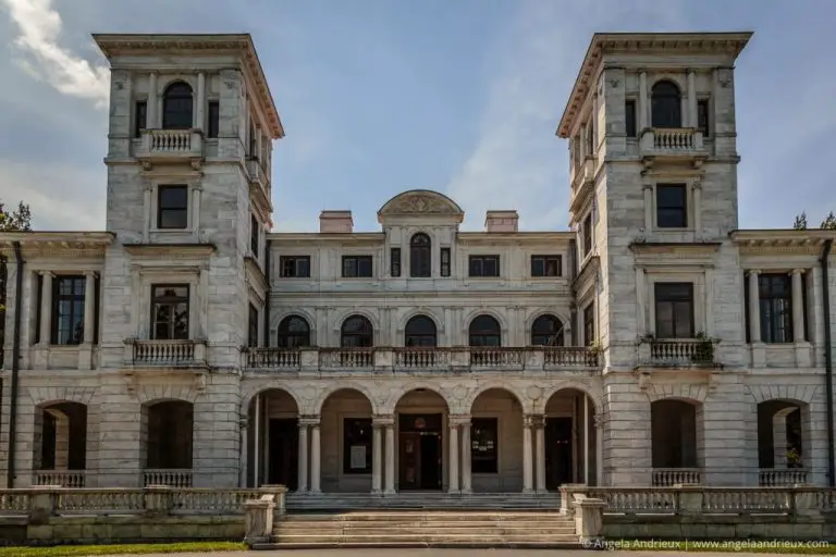 The Abandoned 1912 “Swannanoa Mansion” Built By Millionaire James H. Dooley For His Wife