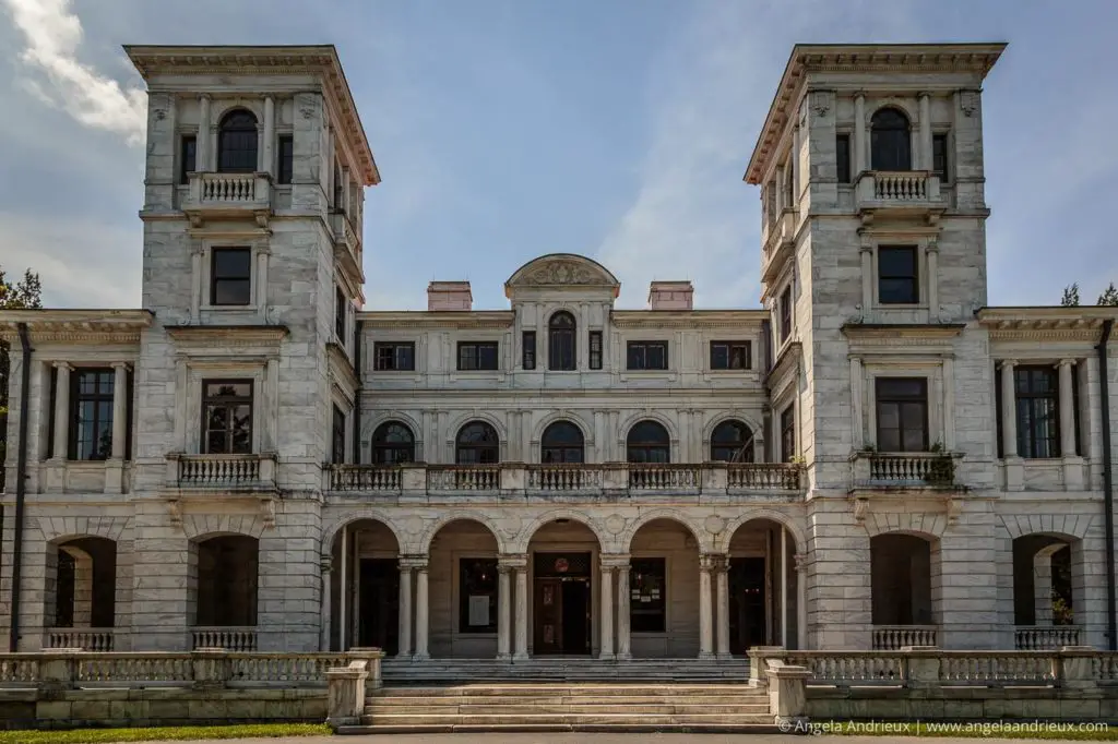 The Abandoned 1912 "Swannanoa Mansion" Built By Millionaire James H