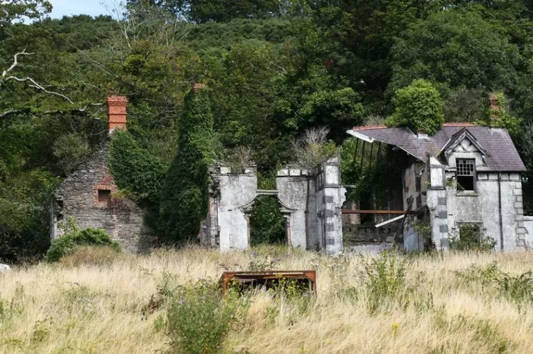 Abandoned Hotel Overlooking Estuary To Be Knocked Down And Houses Built In Its Place