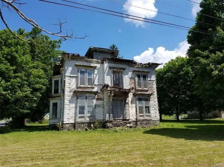 Abandoned Demolished Farmhouse 1875 Italianate – Cazenovia, NY (Lost by fire!)