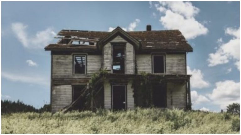 A “Do It Yourself” Haunted House Ordered From Sears In The 1920s Is Still Standing