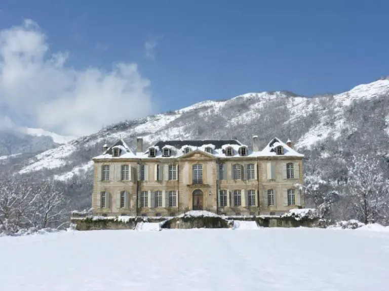 Australian Couple Bought A Decaying Neoclassical French Chateau And Started Blogging The Restoration Process…