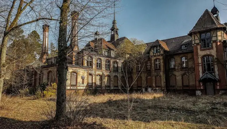 Abandoned And Historic: Beelitz-Heilstätten