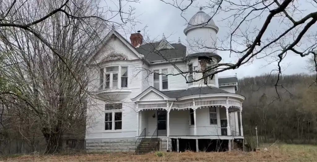 Beautiful 152 year old Abandoned Mansion in Tennessee – Incredible ...