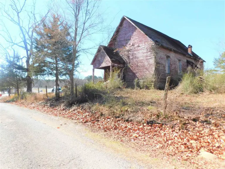 Acreage Wednesday – Save This Arkansas Old Abandoned Church For Sale On 1 Acre Under $40K