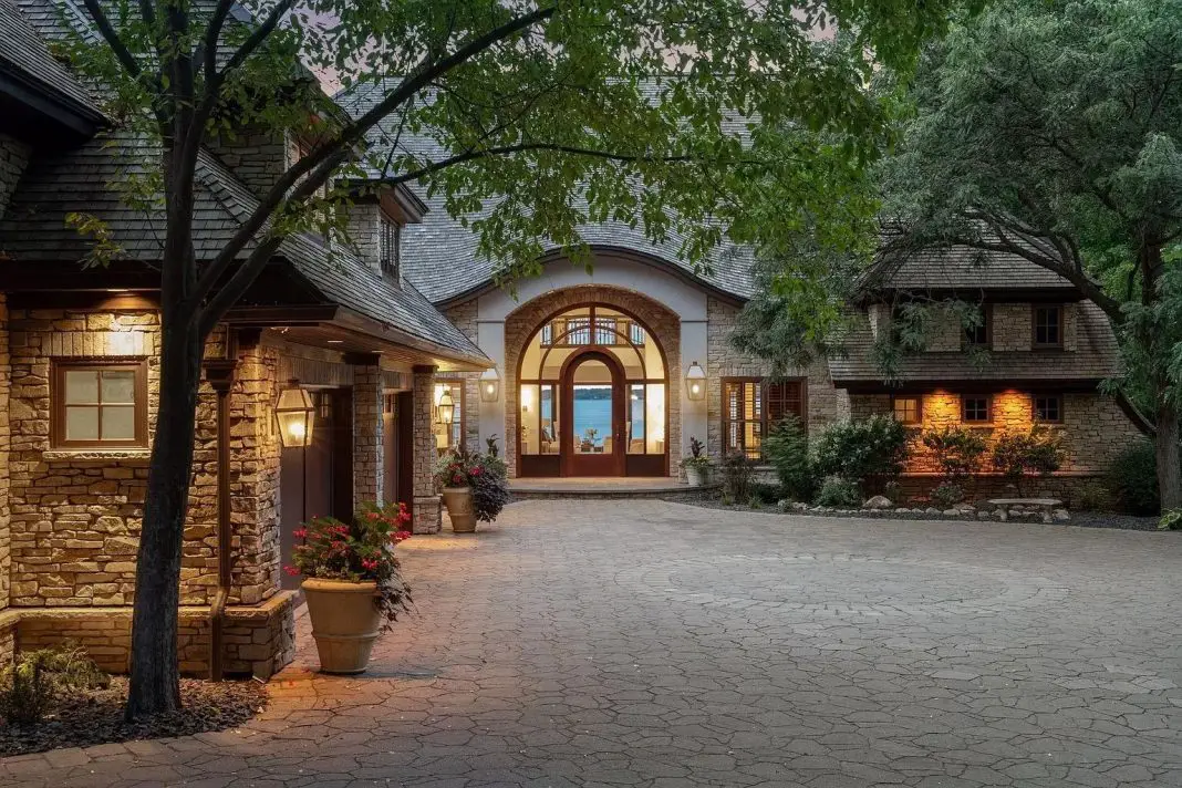 9 Million Architect Mike SharrattRenovated Lake Lakeshore