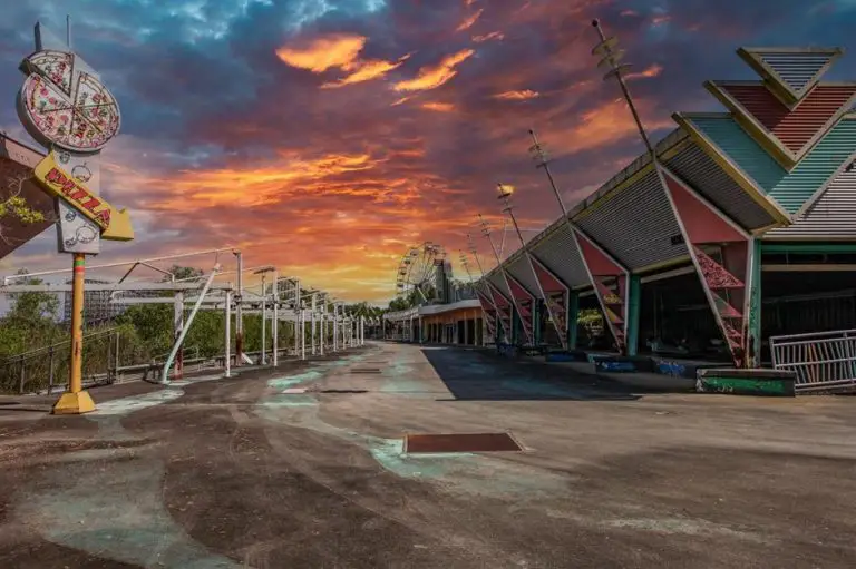 Tour This Abandoned Six Flags Theme Park In Louisiana