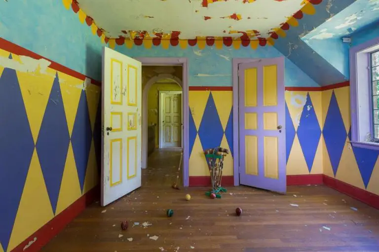 Incredible Things People Have Found In Abandoned Houses