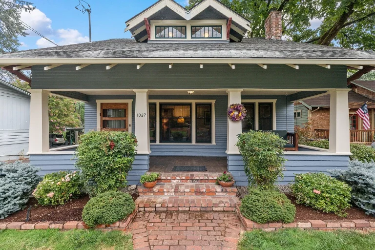 Charming Classic Home. Circa 1910 in Grants Pass, OR. $479,000