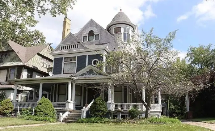 1900 Queen Anne Victorian with Carriage House Asks $154K