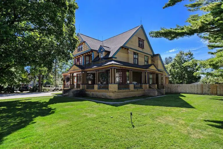 1896 Frank A. & Rae E. Harris Kramer House in Gaylord, Michigan