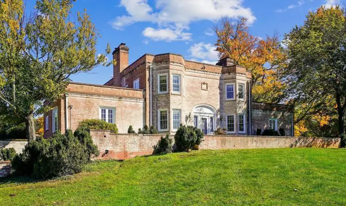 1909 Architect Julius Gregory-Designed Georgian-Style Manor