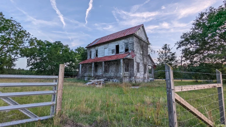 Soth Carolina Farmhouse Slowly Fading Away As Time Passes