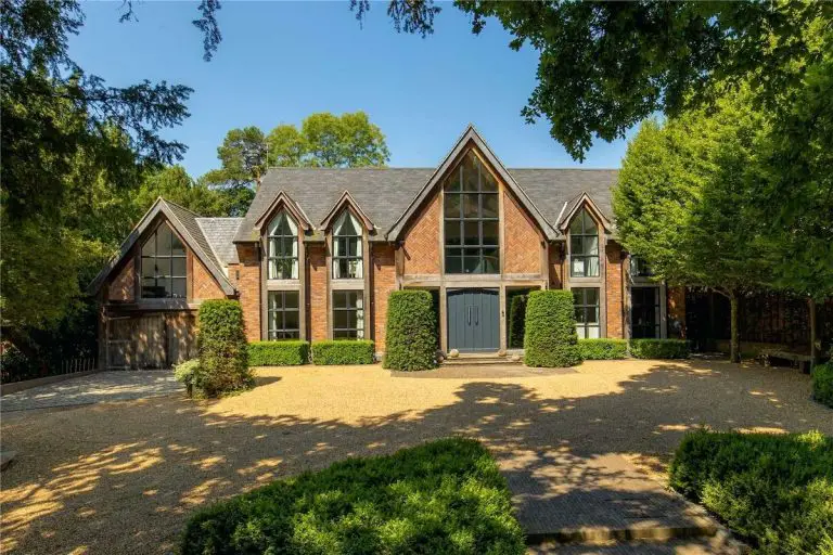 Contemporary Leicestershire Village Home on Nearly 5 Acres Asks £2.5M in Leicestershire, England