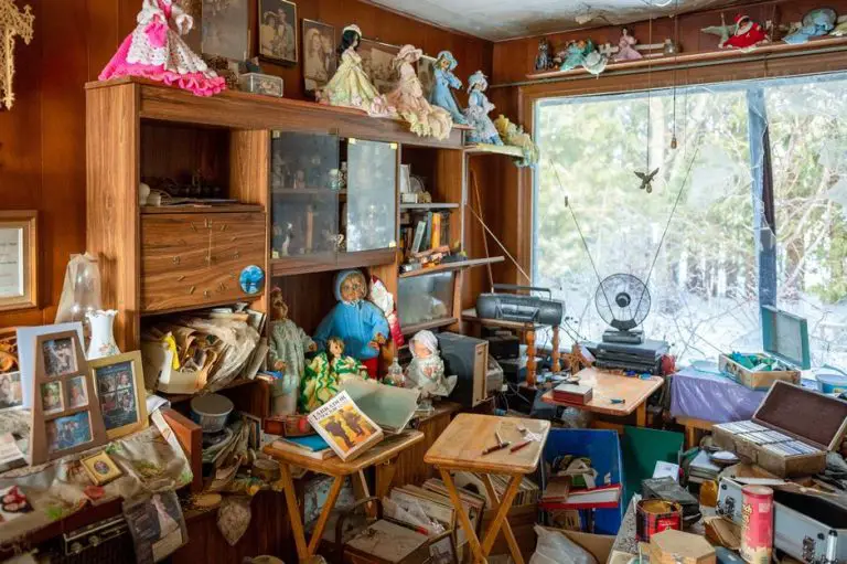 Abandoned Hoarder Houses That Are Full To The Brim