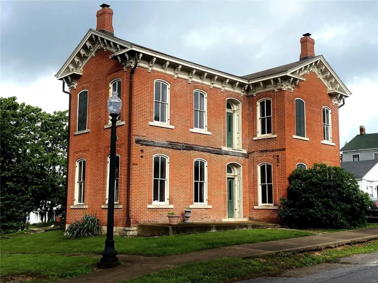 Late 1800s Italianate Victorian in Missouri Only For $95,000!