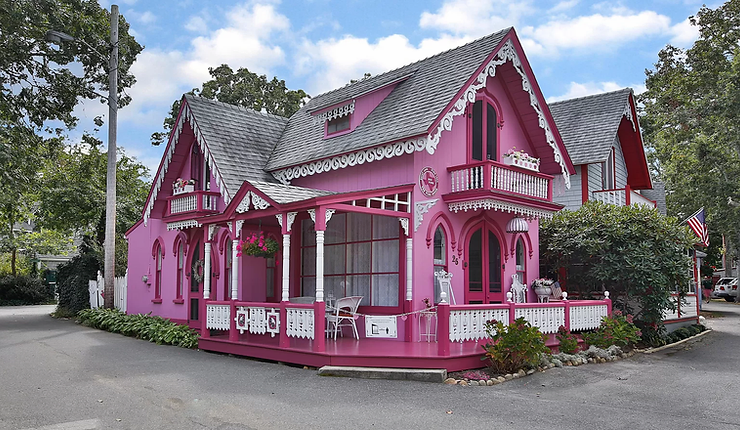 1870 Martha’s Vineyard Pink Victorian Cottage For $625K! See Photos!