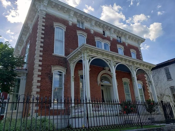 1871 Missouri Mansion With 8,000 Sq Feet That Housed Mark Twain Now For $399,000