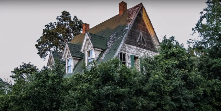 The Abandoned Hoarder House In Mississippi Is One Of The Eeriest Places In America