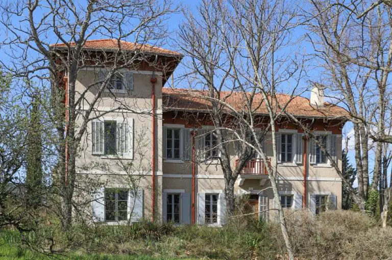 Abandoned Stunning European Mansions And Castles For Sale
