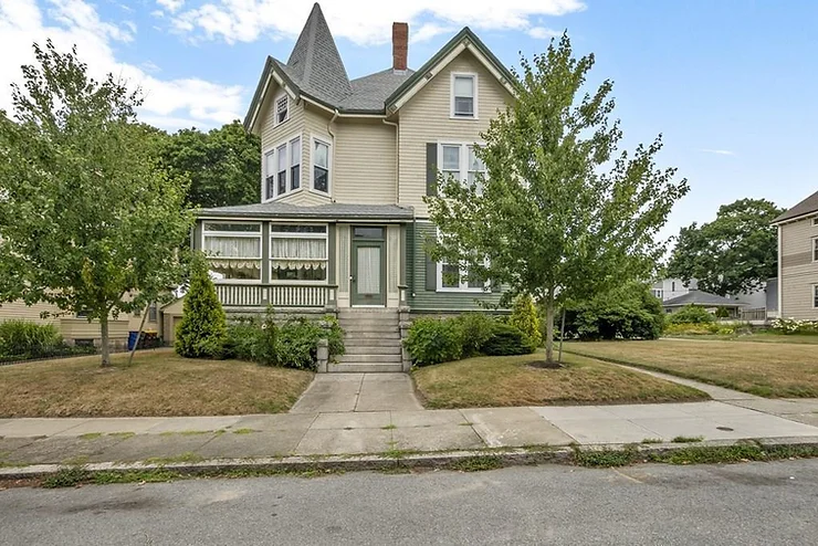 1887 Fall River House “Maplecroft” Lizzie Borden Called Home Lists For Only $890,000! See Photos!