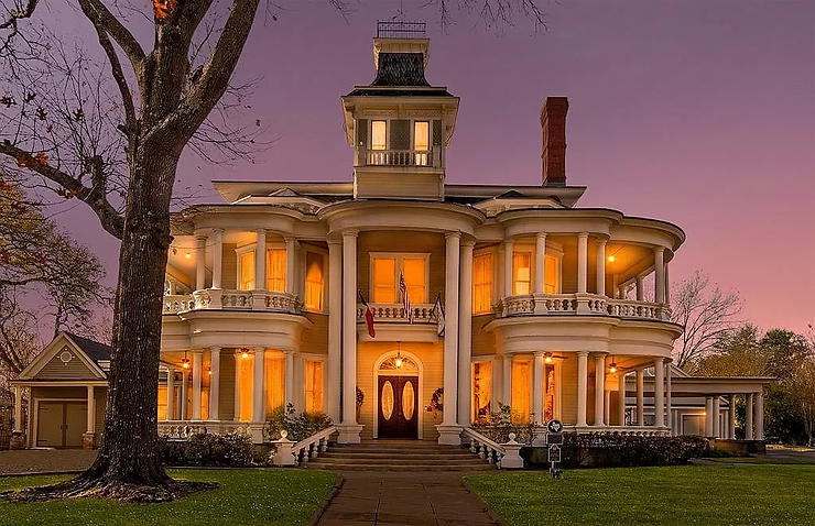 1883 Texas Cartwright Mansion With 9 Fireplaces & Restored Interior Only For $890K!