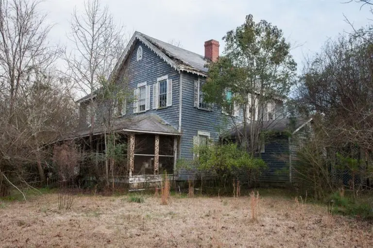 Abandoned Deep South Home Untouched For 40 Years