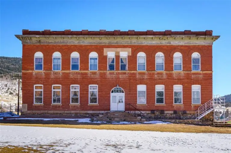 Abandoned Schools For Sale That Would Make Amazing Homes
