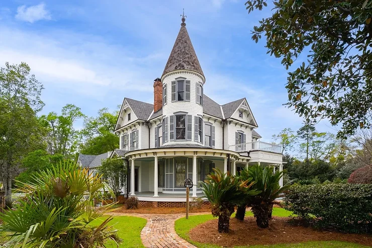 1895 Florida “The Shaw” House, The Most Picturesque In Town On Sale For $697,000!