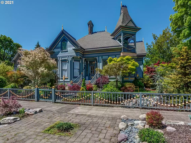 1891 Oregon Queen Anne With Restored Interior For $925K! See Photos!