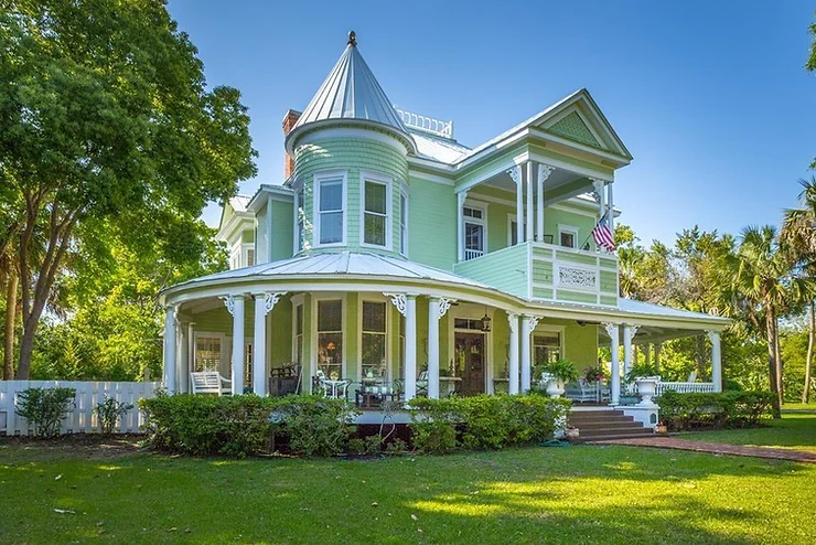 1895 Florida Queen Anne With 7 Fireplaces, Pool & Elevator Only For $699K!!