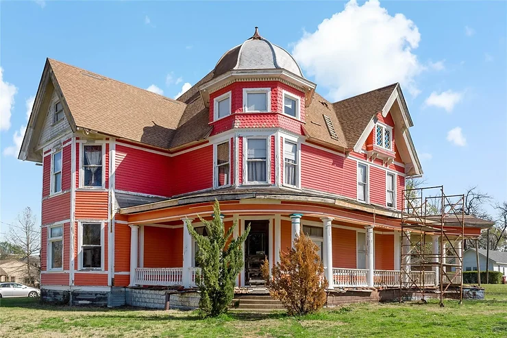 1897 Texas Queen Anne With 6 Antique Fireplaces For Only $175,000! Inside Photos!