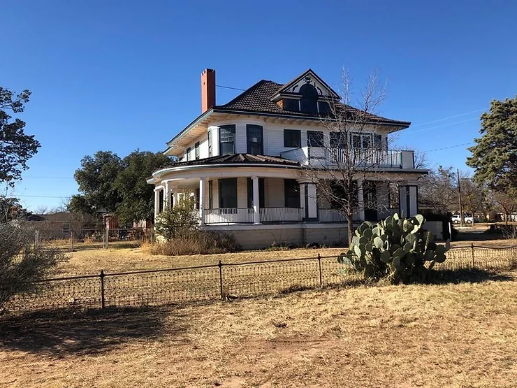 1909 Texas Clark Mansion With Original Embossed Leather Wainscoting Lists At $199,000!