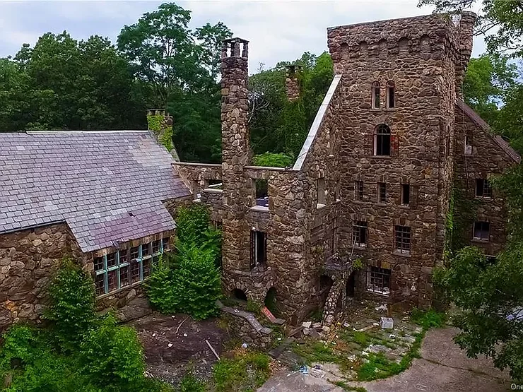 1927 Abercrombie Castle With 50 Acres & 25 Rooms Sells For $2.9 Million!