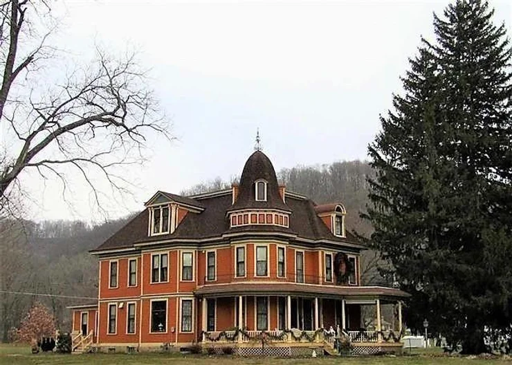 1896 Six Bedroom Wisconsin Restored Mansion On Sale For Only $299,900!