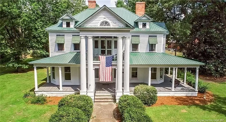 North Carolina Mansion With 8 Fireplaces For Only $224,900! Inside Photos!