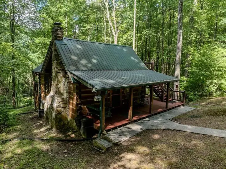 Cabin on 2.18 Acres at 99 Clearview Ln, Murphy, NC For Sale!
