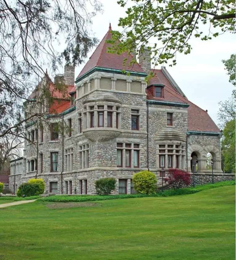 The Historic Legacy of Studebaker Mansion – Tippecanoe Place