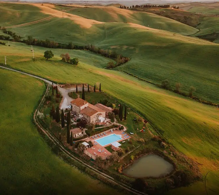 Charming Ground-Floor Apartment in Restored Tuscan Farmhouse!