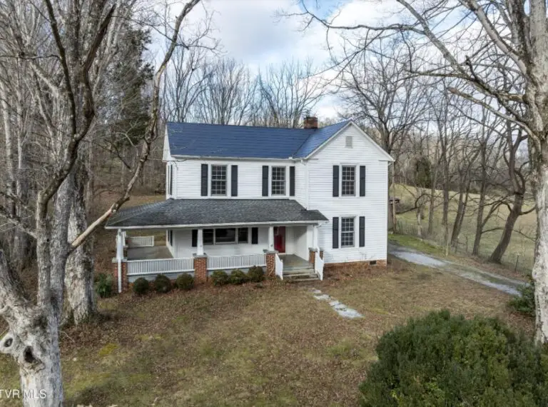 Historic Farmhouse With 6 Bedrooms Listed For $707,500!