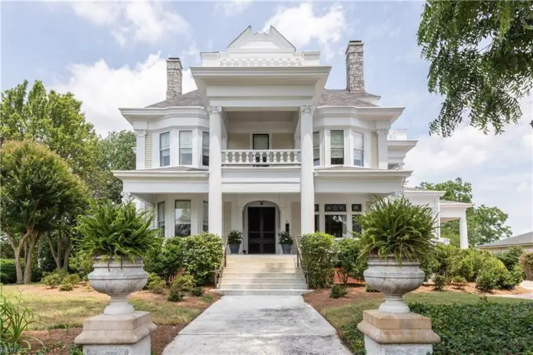 Historic 1902 Berryman Mansion Asks $1.2M in Smithfield, VA