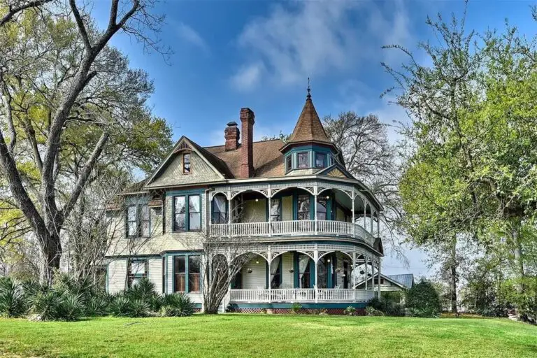 1895 Victorian In Brenham Texas
