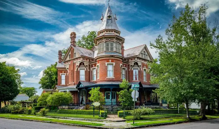 Historic 1888 Hornibrook Mansion in Little Rock, Arkansas For $1.79 Million