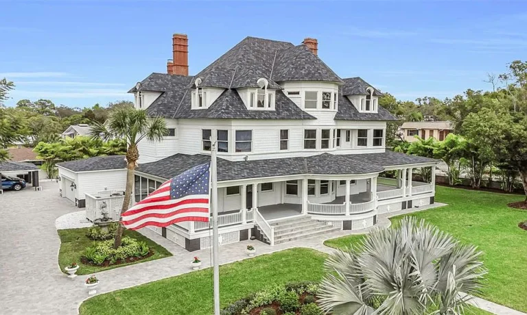 110 N Spring Blvd, Tarpon Springs, FL 34689
