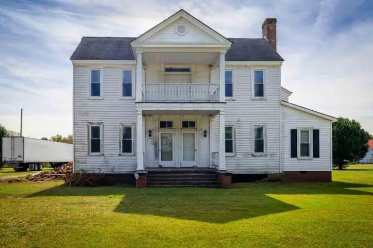 Civil War Field Hospital! Circa 1835. On two acres in North Carolina. $75,000