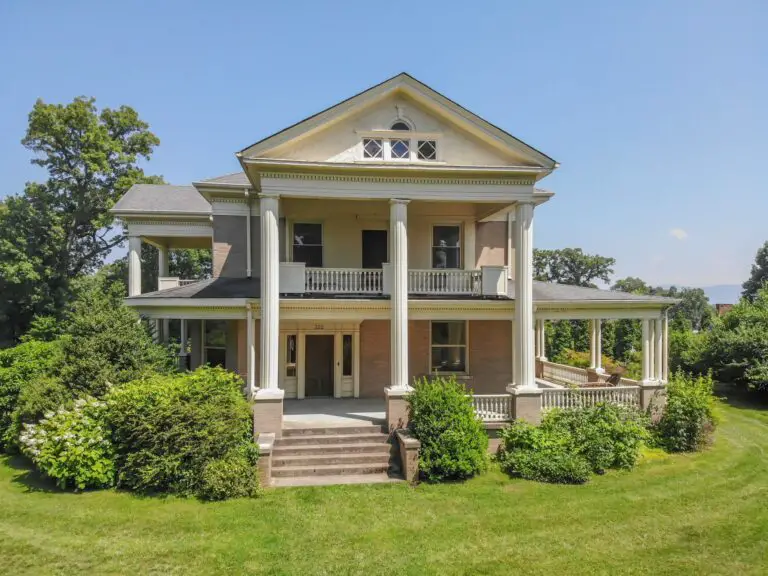 On 25 acres in New York! Pretty woodwork! $250,000
